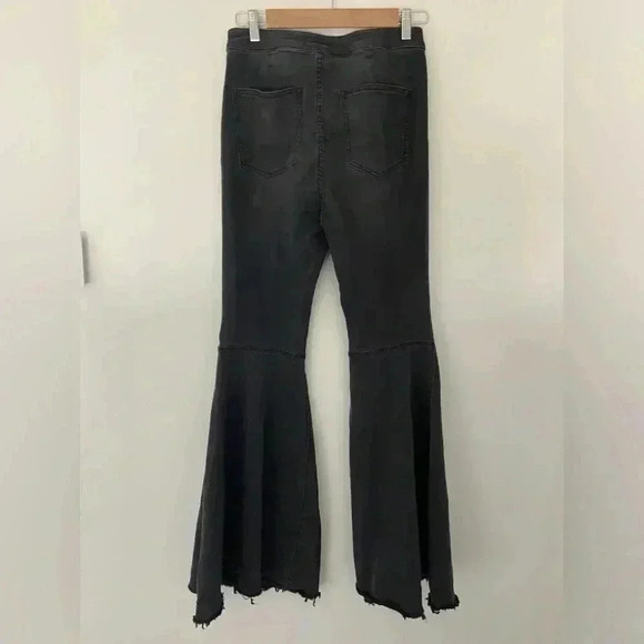 Free People  Groovy 70s Style Low Rise Super Flare Bell Bottoms Raw Hem size 28 - Picture 3 of 3